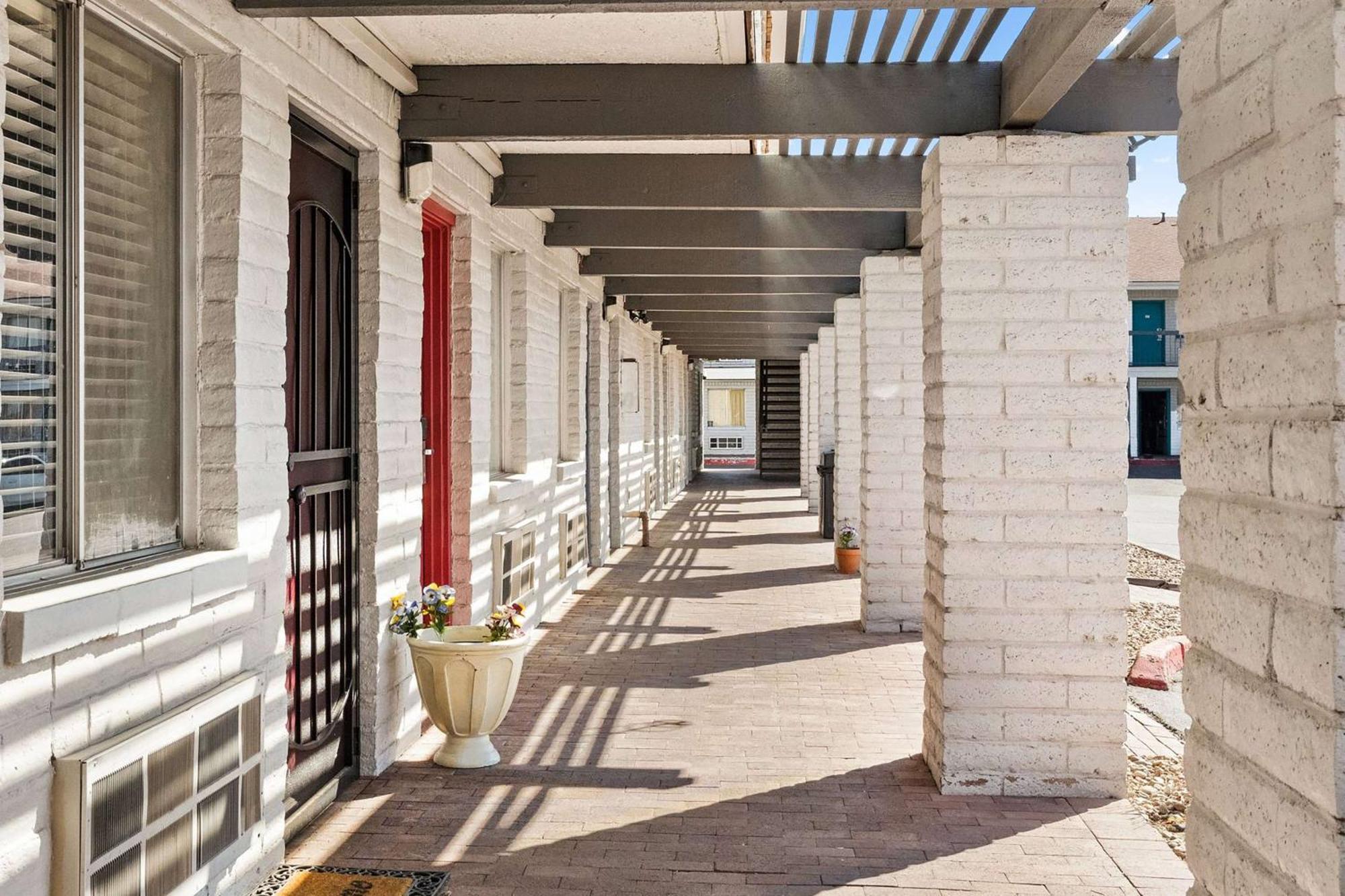 9 Smart Airport Hotels Near Gentle Birth Albuquerque