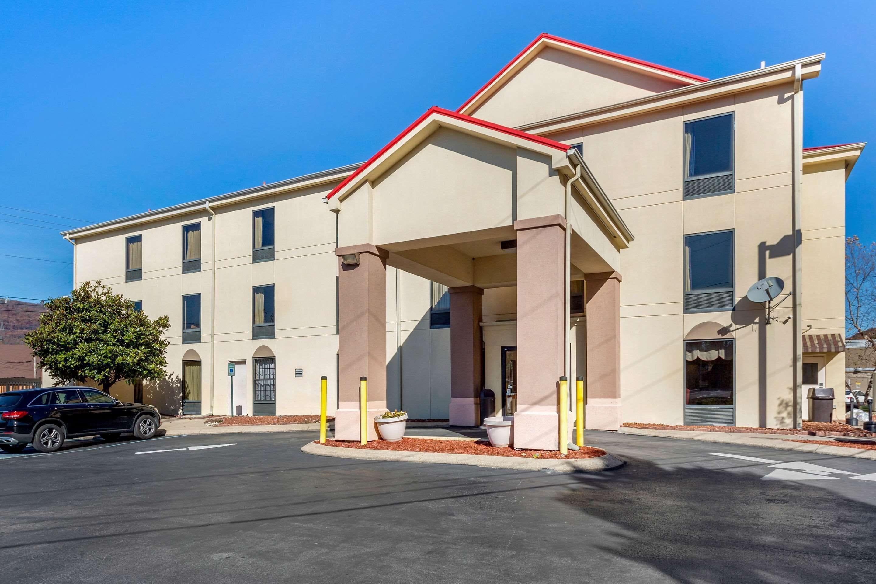 Staying Near Chattanooga Parks: 6 Budget Hotels Compared