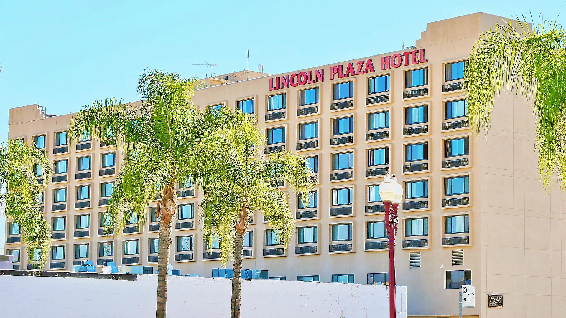 3 Business Hotels Close to American Legion in Los Angeles