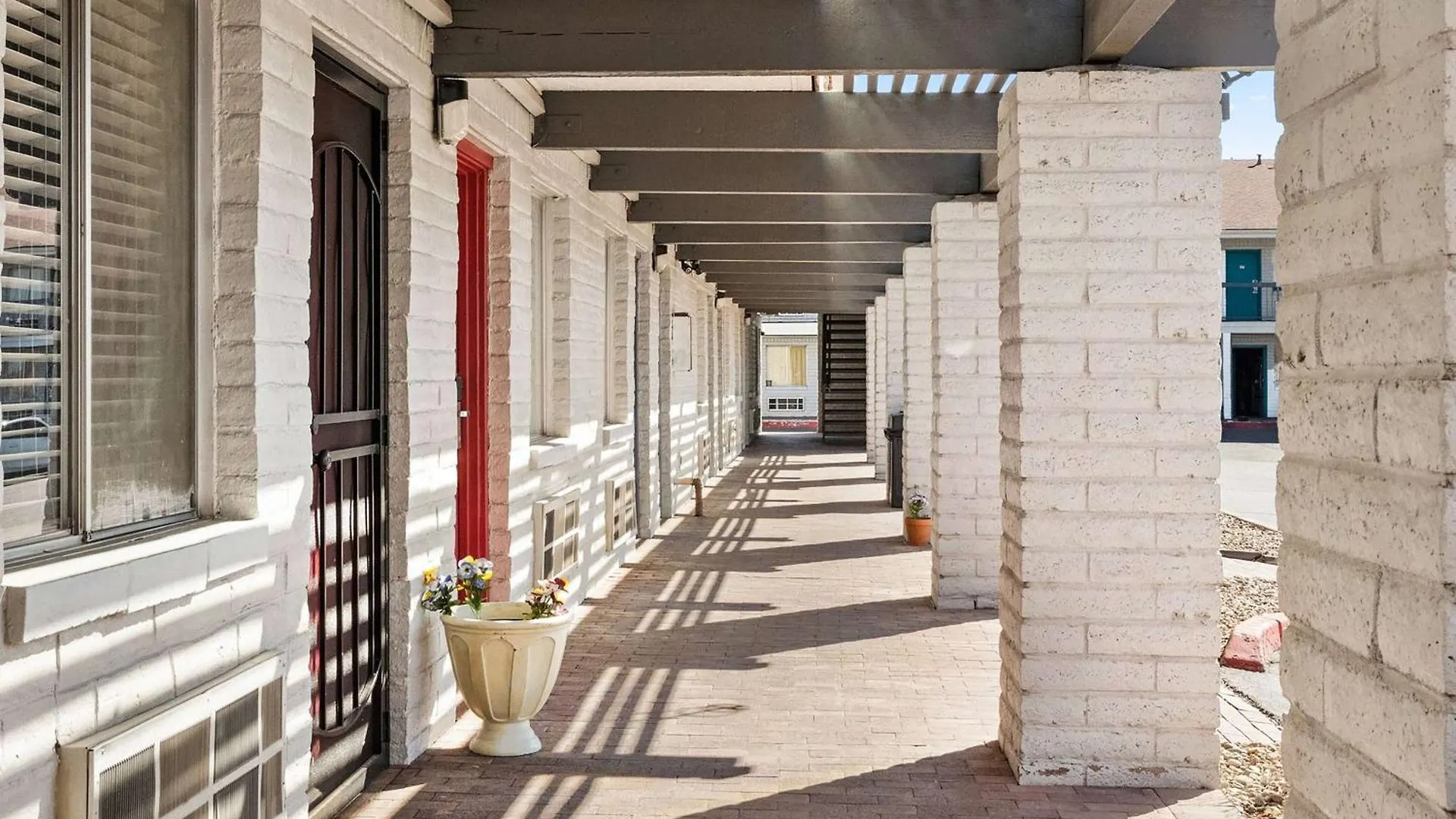 9 Smart Airport Hotels Near Gentle Birth Albuquerque